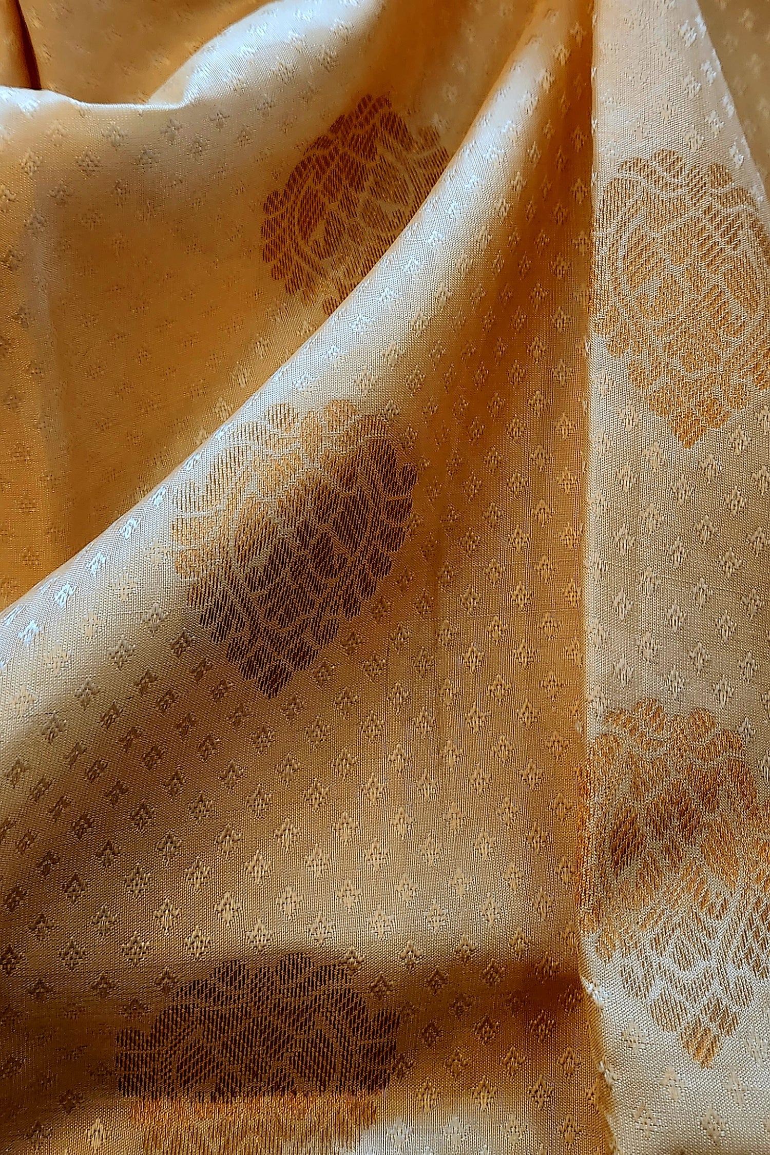 INIYA - Handwoven Pure Kanjivaram Silk Saree