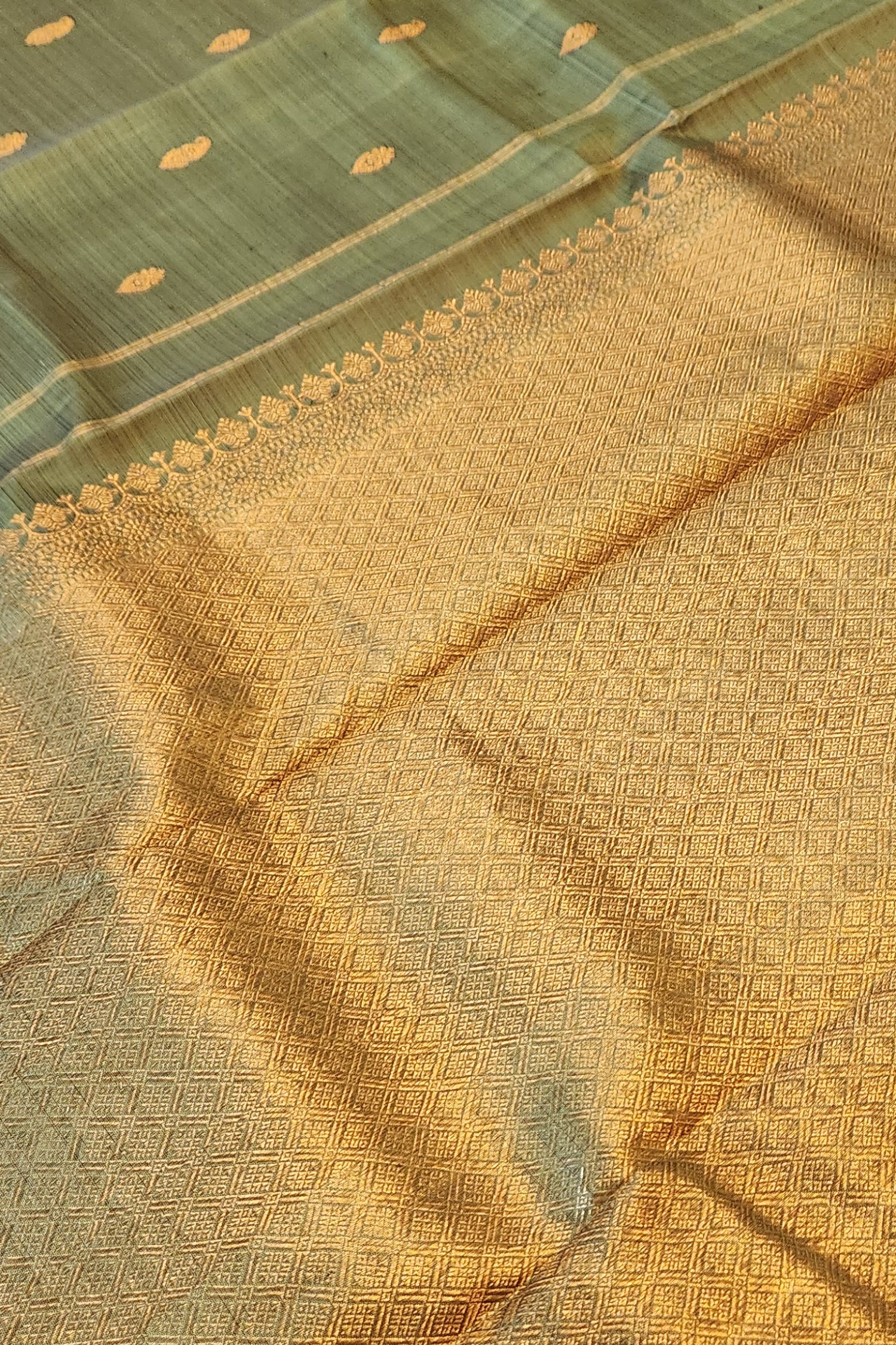 VIYA - Handwoven Pure Kanjivaram Silk Saree