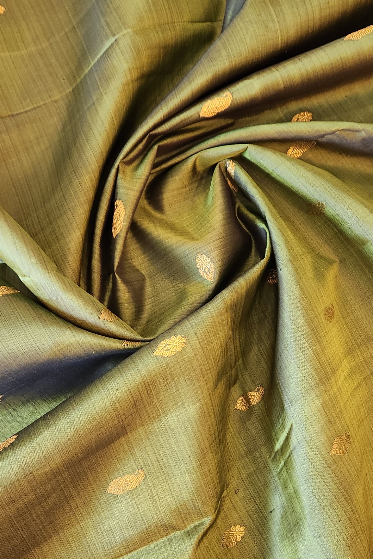 VIYA - Handwoven Pure Kanjivaram Silk Saree