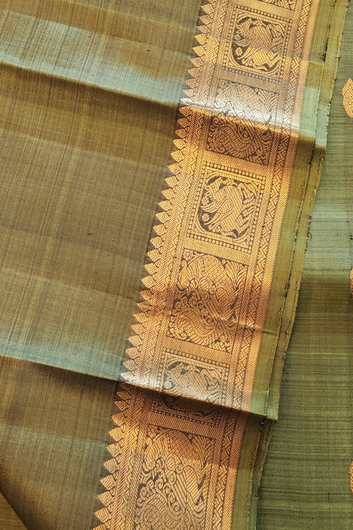 VIYA - Handwoven Pure Kanjivaram Silk Saree