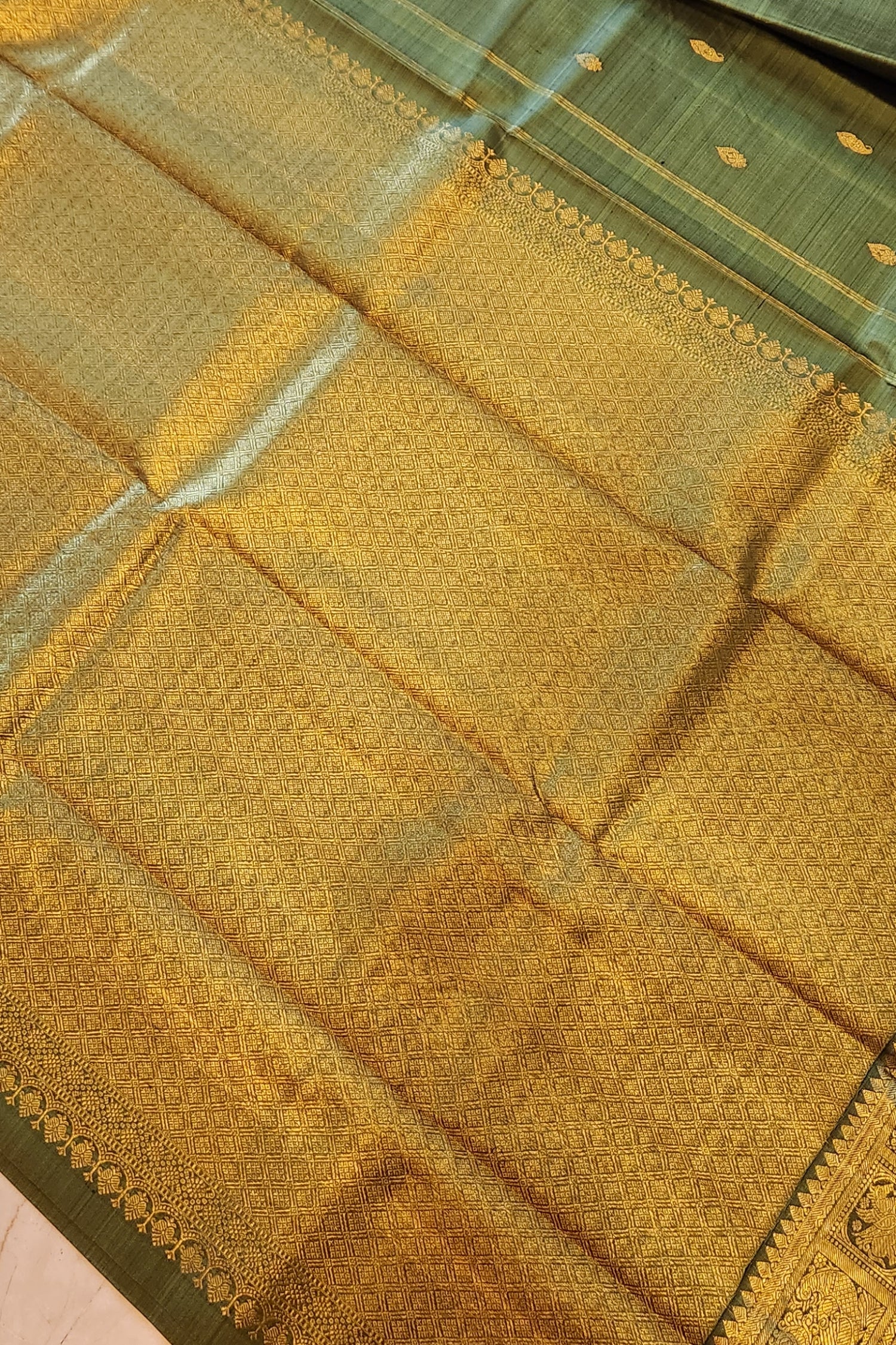 VIYA - Handwoven Pure Kanjivaram Silk Saree