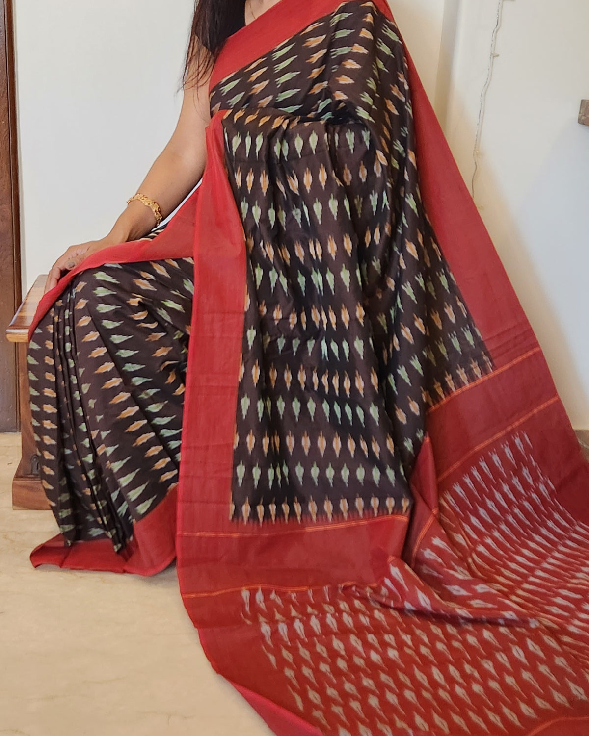 Under-a-Minute Saree (Black-Maroon)