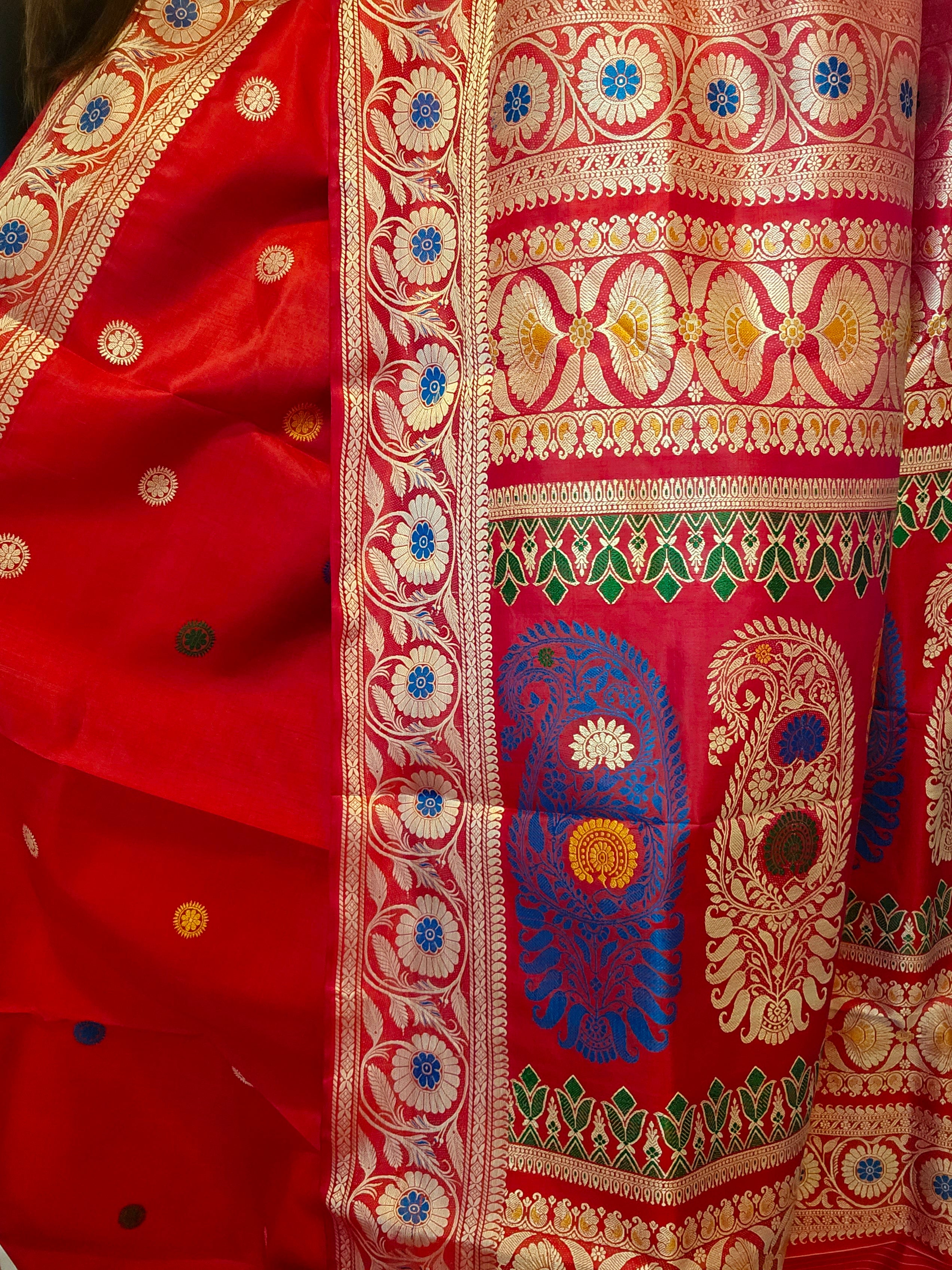 Raabtaa - Crimson Red
