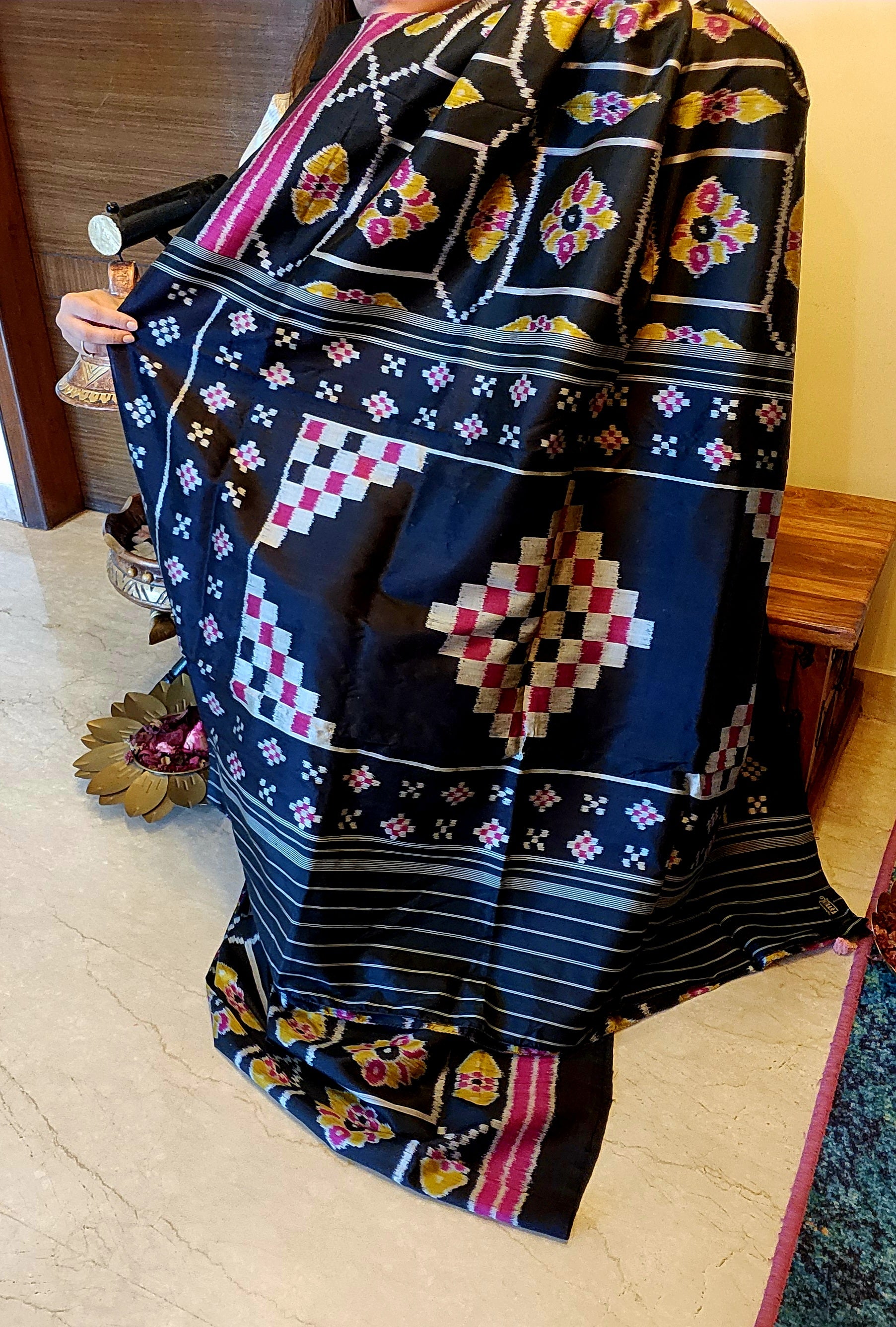 AKSAARA - Contemporary Baghambari Pasapalli design
