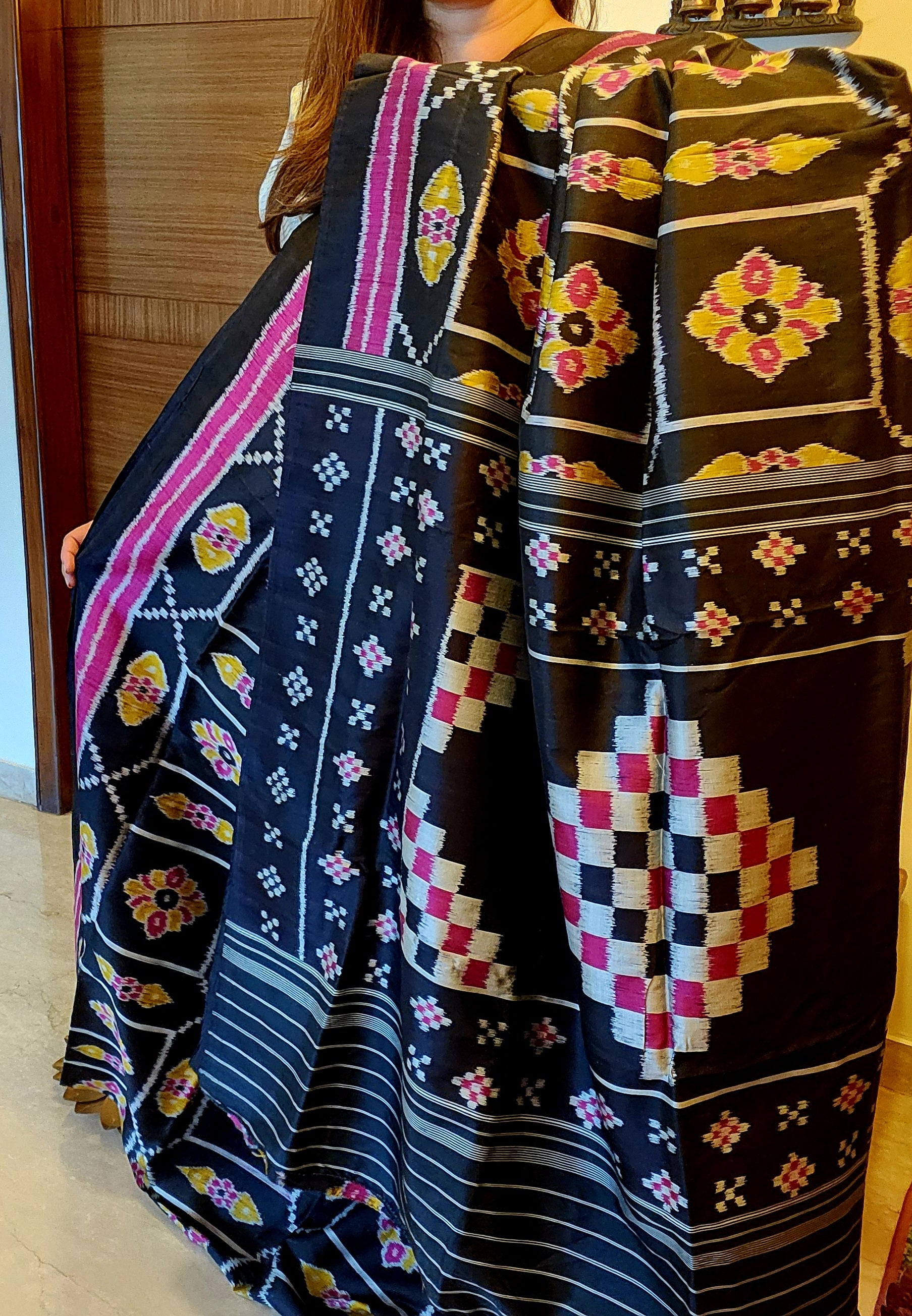 AKSAARA - Contemporary Baghambari Pasapalli design