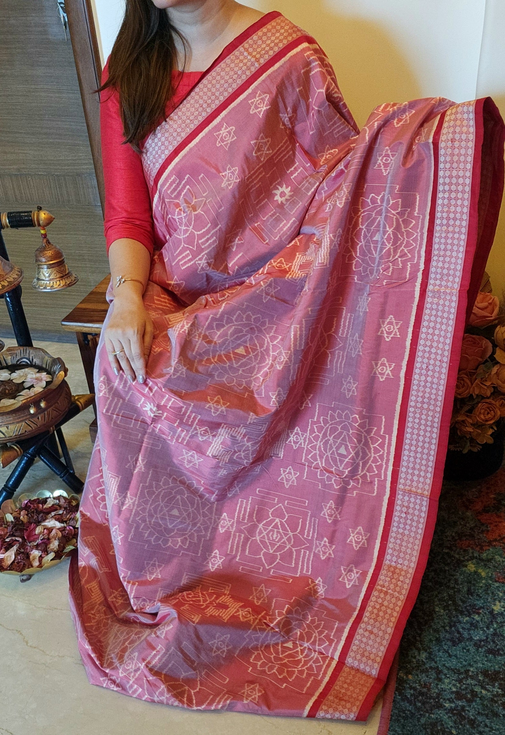 SHRI YANTRA: Handwoven Sambalpuri Silk Saree (Pink-Red)