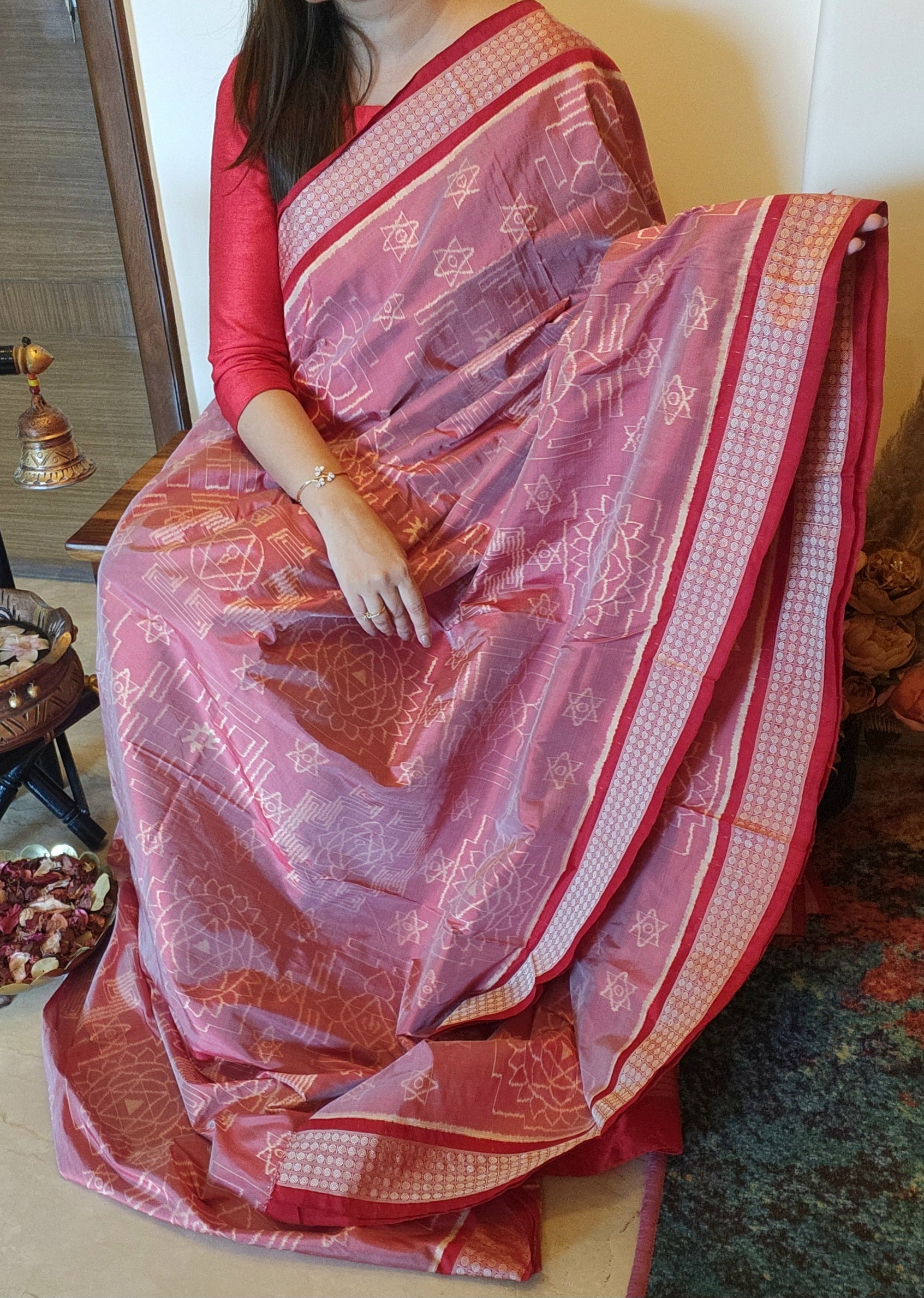 SHRI YANTRA: Handwoven Sambalpuri Silk Saree (Pink-Red)