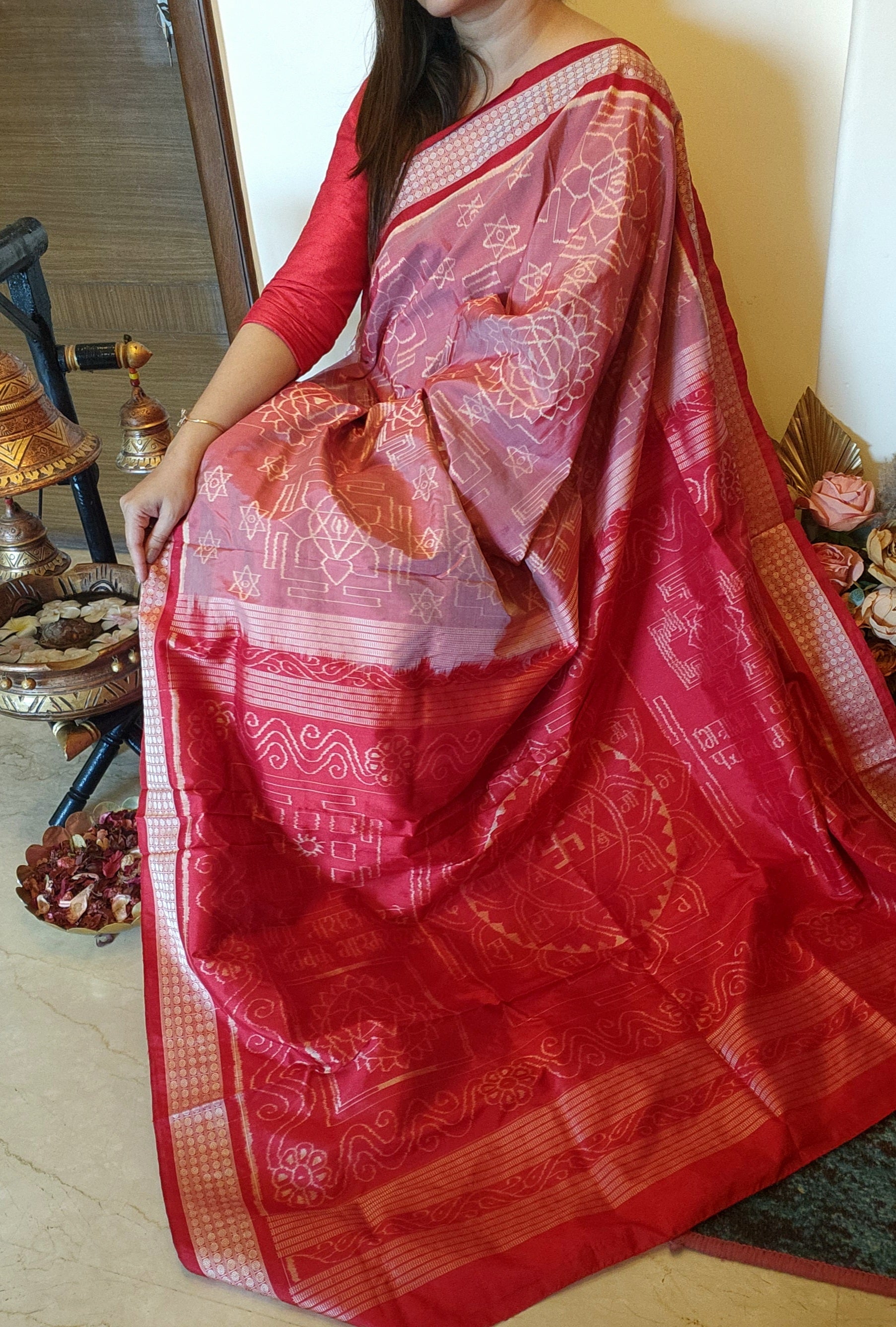 SHRI YANTRA: Handwoven Sambalpuri Silk Saree (Pink-Red)
