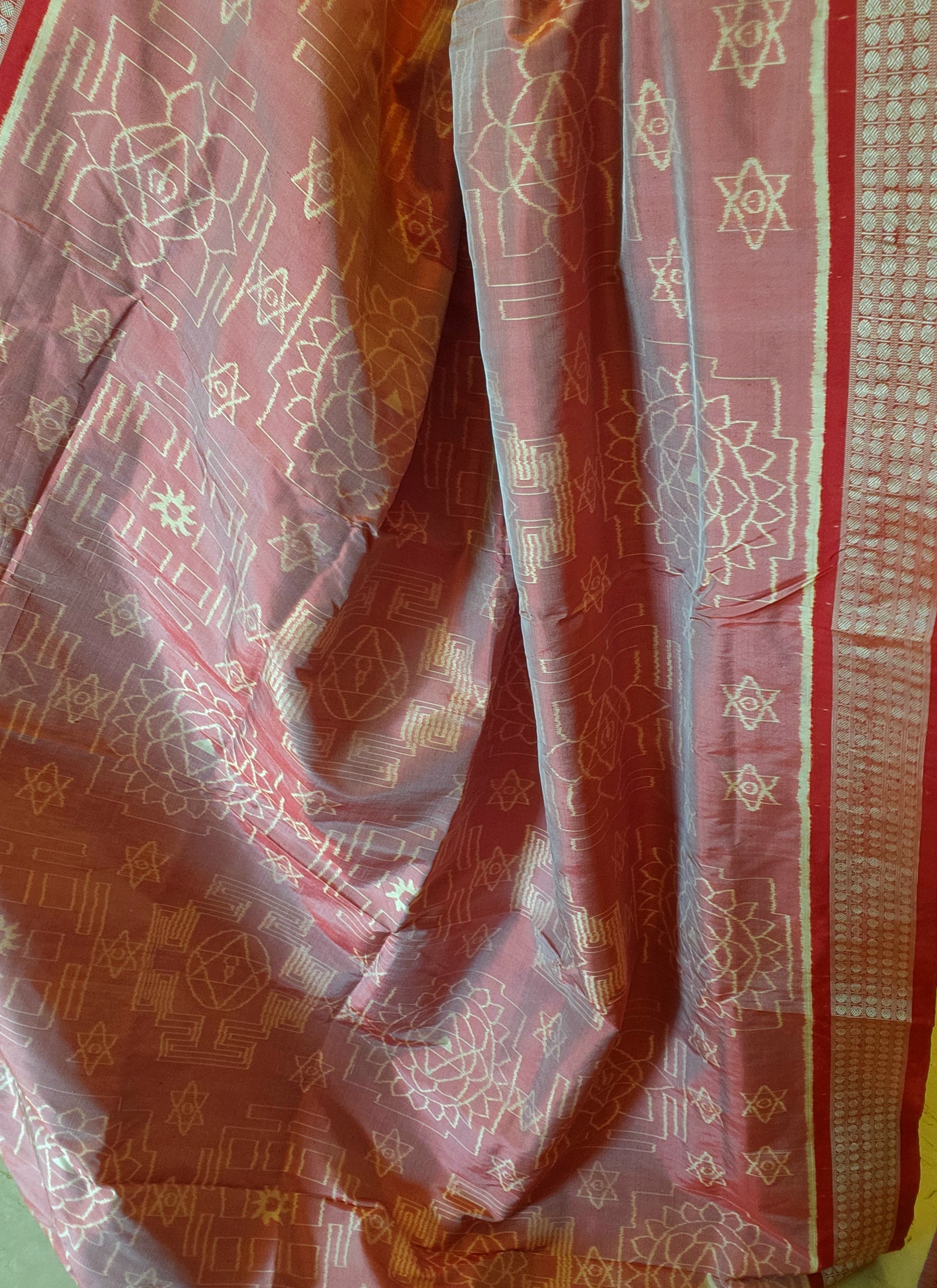 SHRI YANTRA: Handwoven Sambalpuri Silk Saree (Pink-Red)