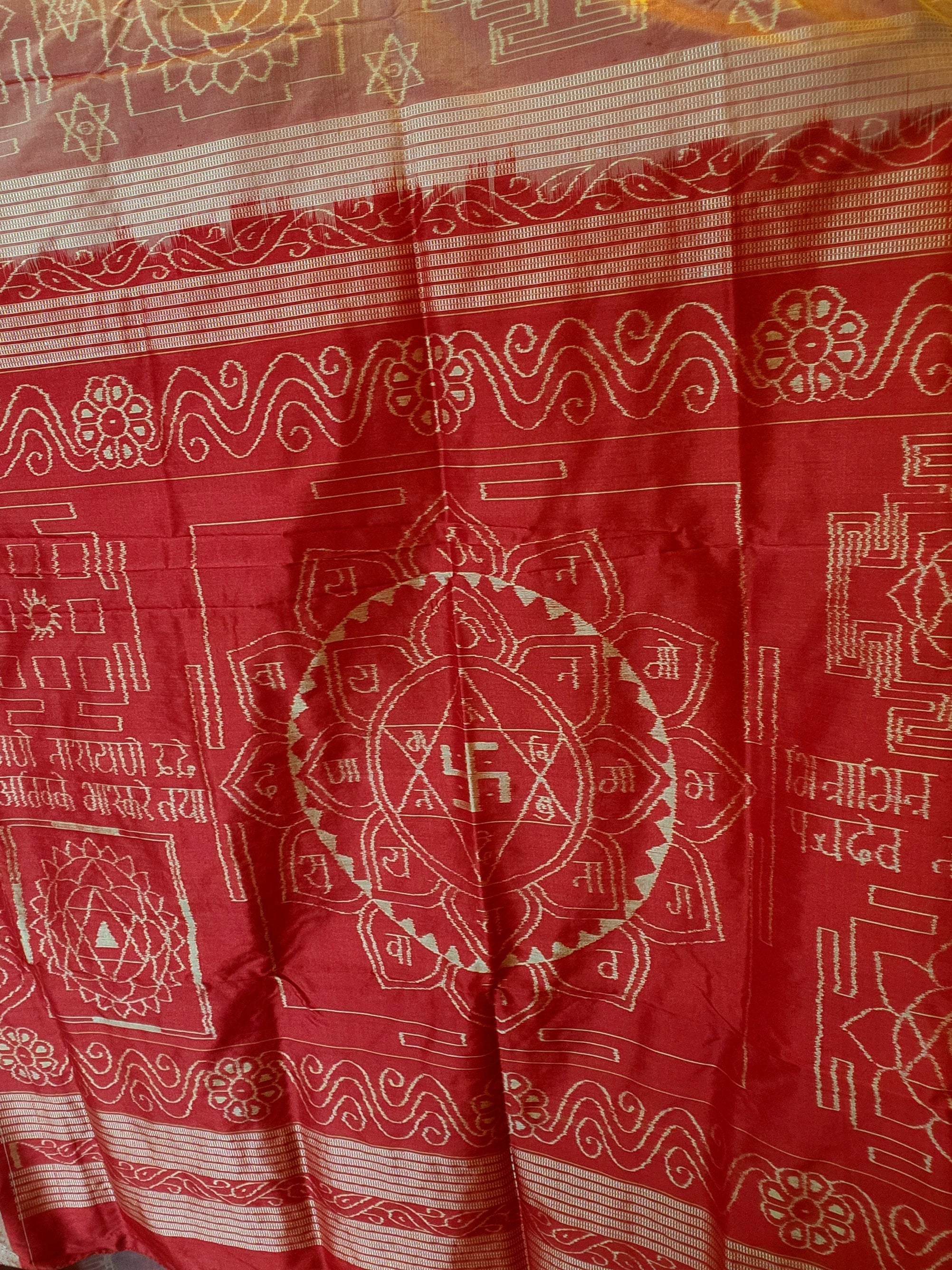 SHRI YANTRA: Handwoven Sambalpuri Silk Saree (Pink-Red)