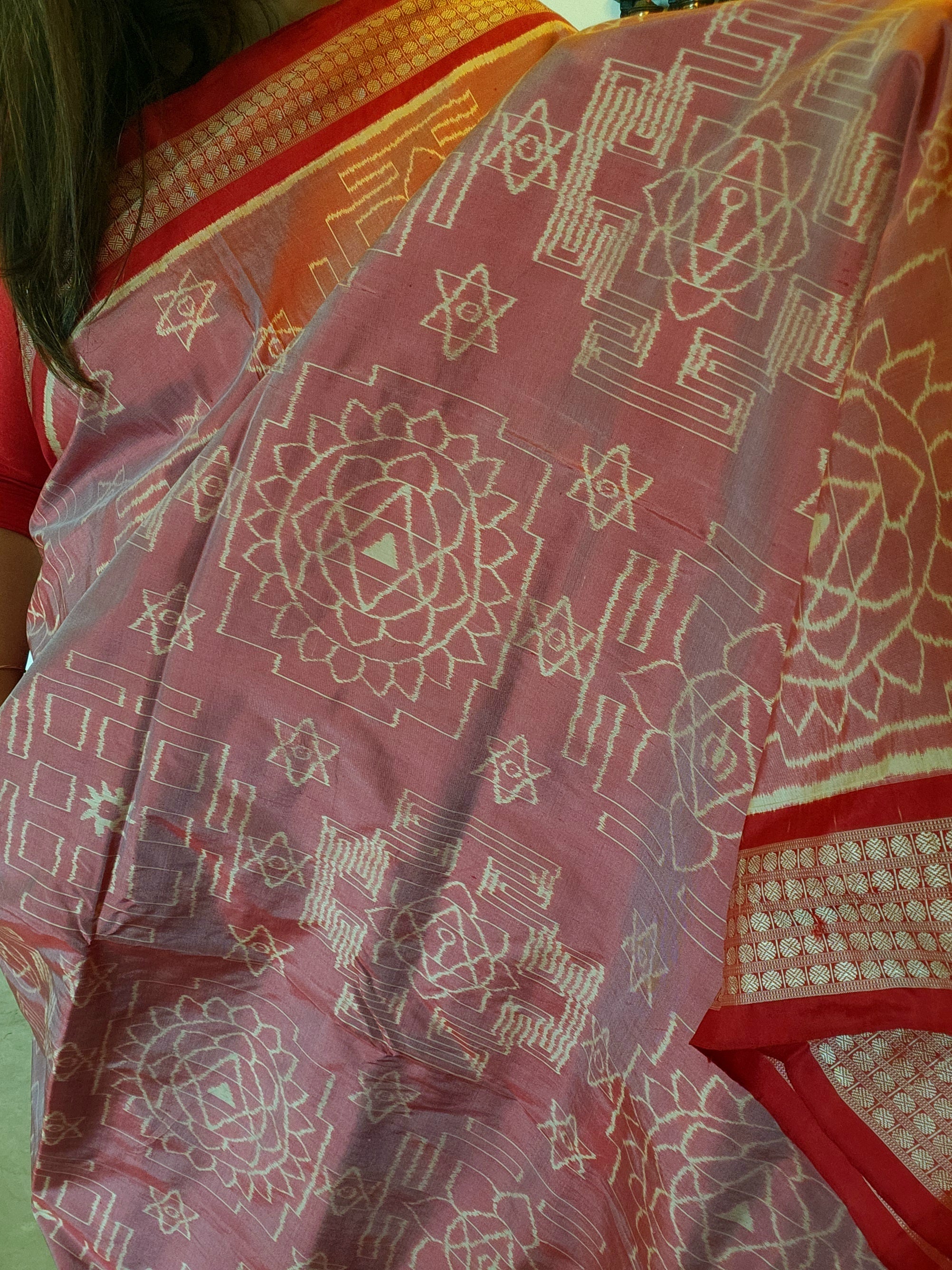 SHRI YANTRA: Handwoven Sambalpuri Silk Saree (Pink-Red)