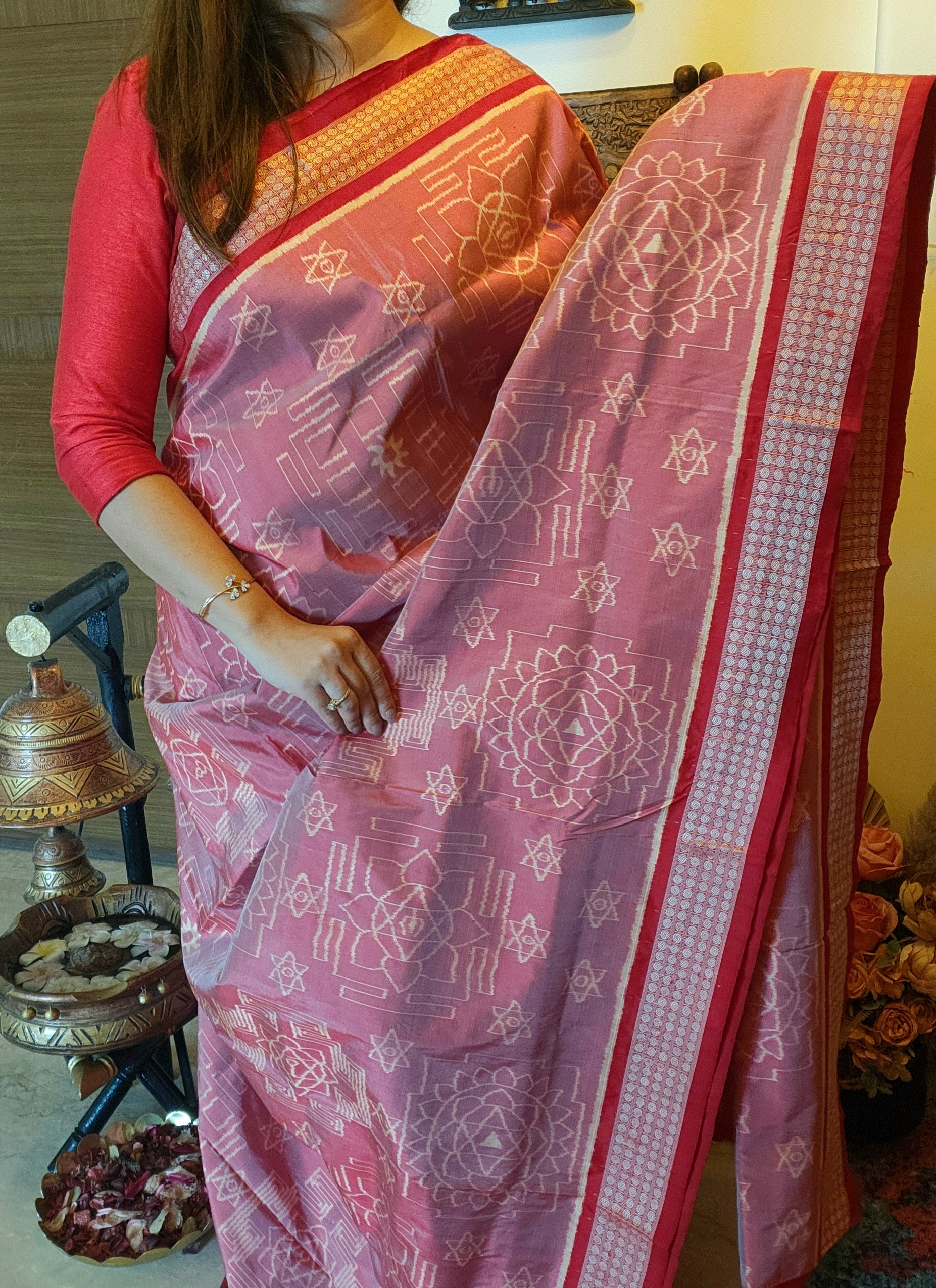 SHRI YANTRA: Handwoven Sambalpuri Silk Saree (Pink-Red)