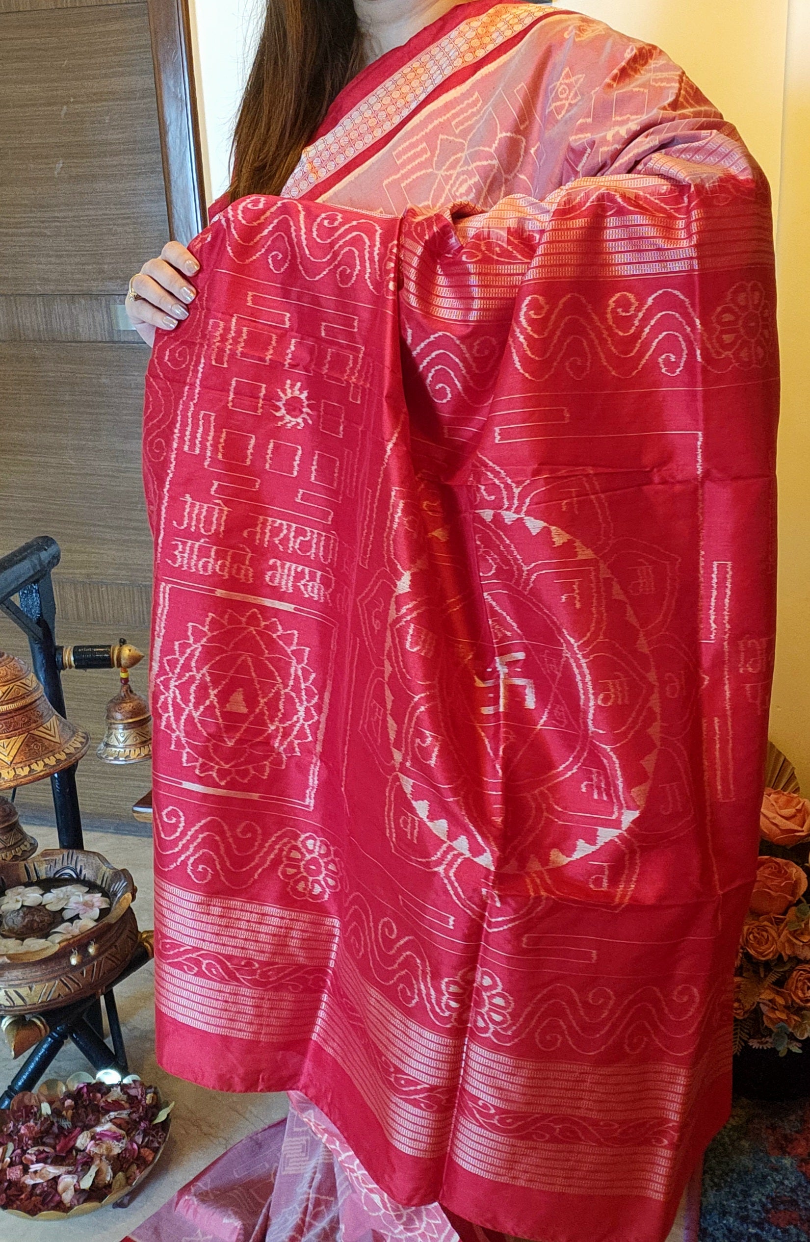 SHRI YANTRA: Handwoven Sambalpuri Silk Saree (Pink-Red)
