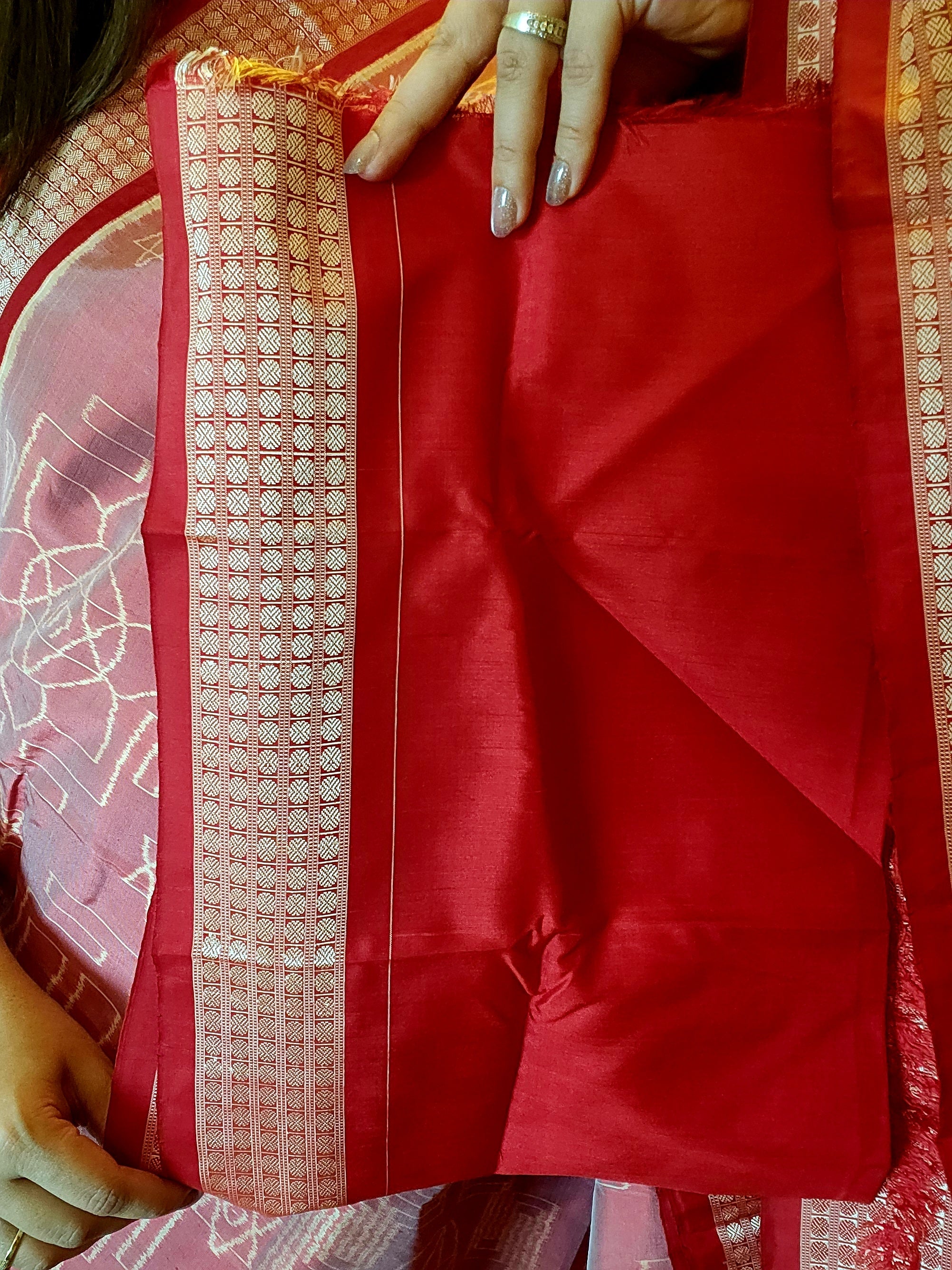 SHRI YANTRA: Handwoven Sambalpuri Silk Saree (Pink-Red)